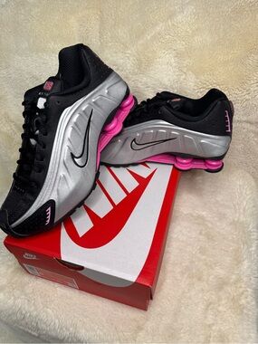 New in Box 🦩Women’s Nike Shox - Size 8